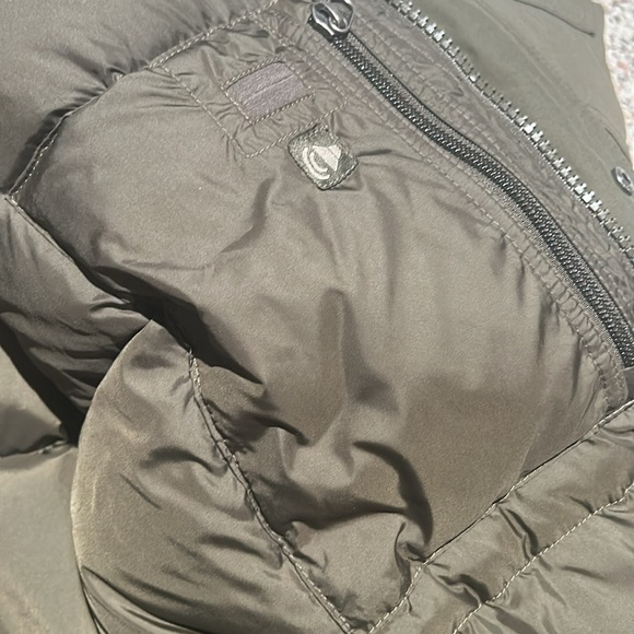 Men’s North Face Winter Coat. Mid-thigh/knee length. Only worn twice! - Picture 6 of 6